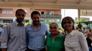 Il sindaco di Trecate e presidente della Provincia Federico Binatti col ministro Matteo Salvini, l'ex vice sindaco Graziella Nestasio e la consigliera Patrizia Dattrino
